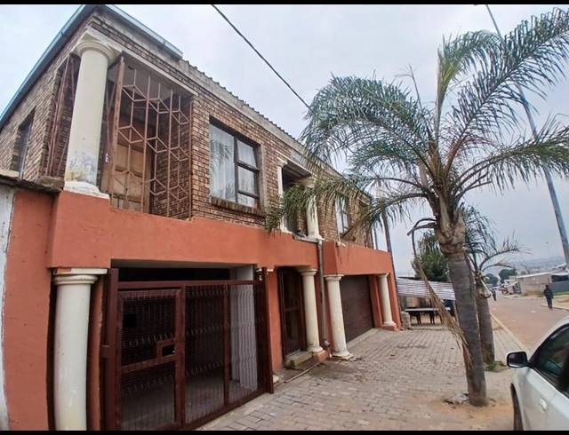 13 BEDROOM HOUSE FOR SALE IN OLIEVENHOUTBOSCH
